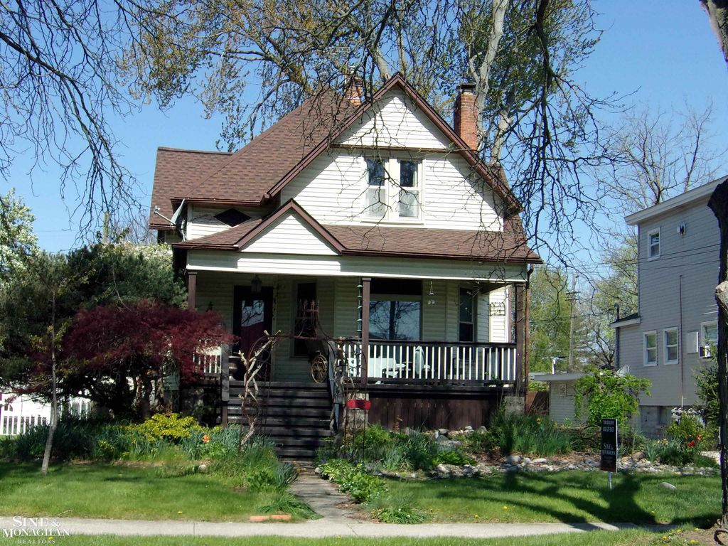 1713 St Clair River Dr, Algonac city