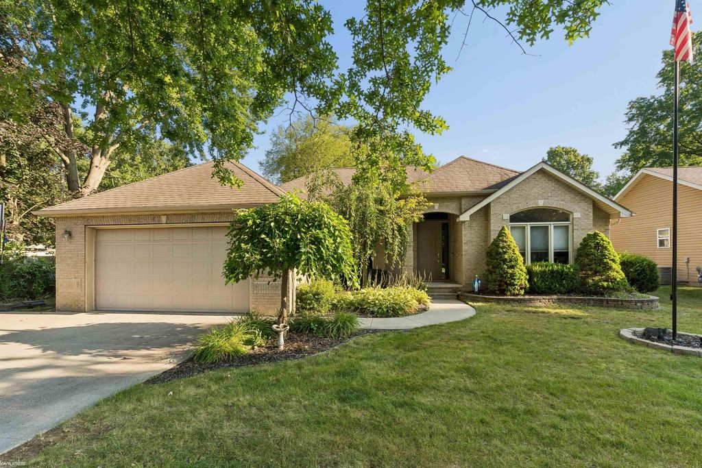600 Cherry St, Algonac city