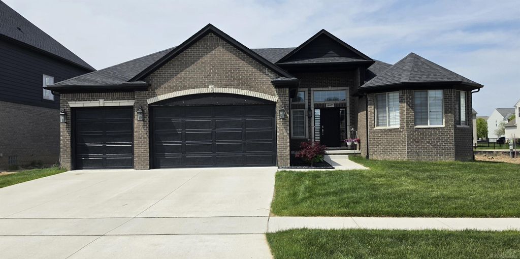 19077 Thompson Dr, Macomb township