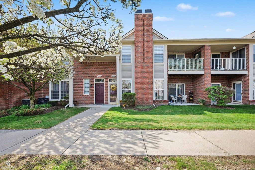15368 Yale Dr, Clinton Township