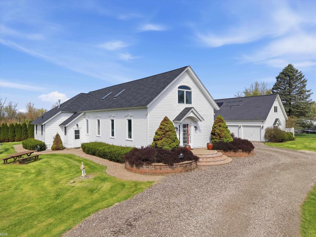 59441 Romeo Plank Rd, Ray township