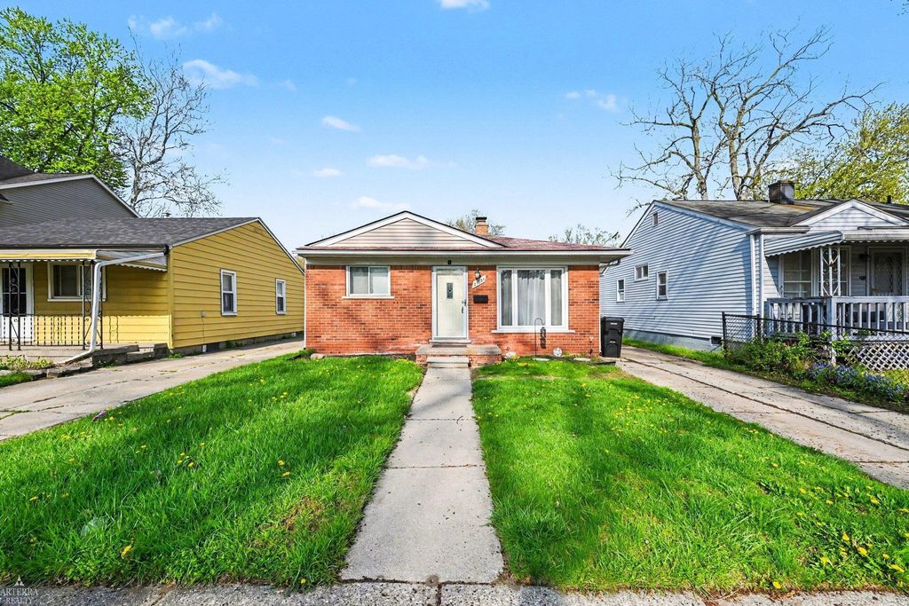 27081 Barrington St St, Madison Heights city