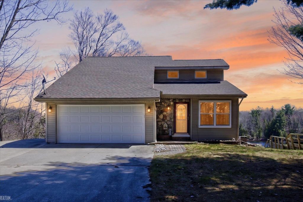 6258 Sw Ginafred Shores Dr, Springfield township