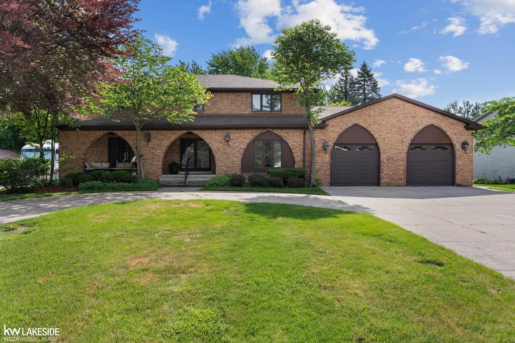 37900 Saddle Ln, Clinton charter township