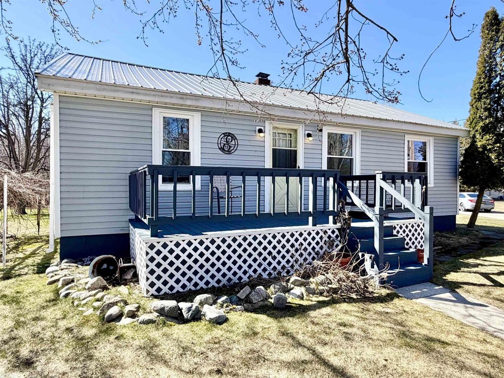 607 Maple St, Tawas City city