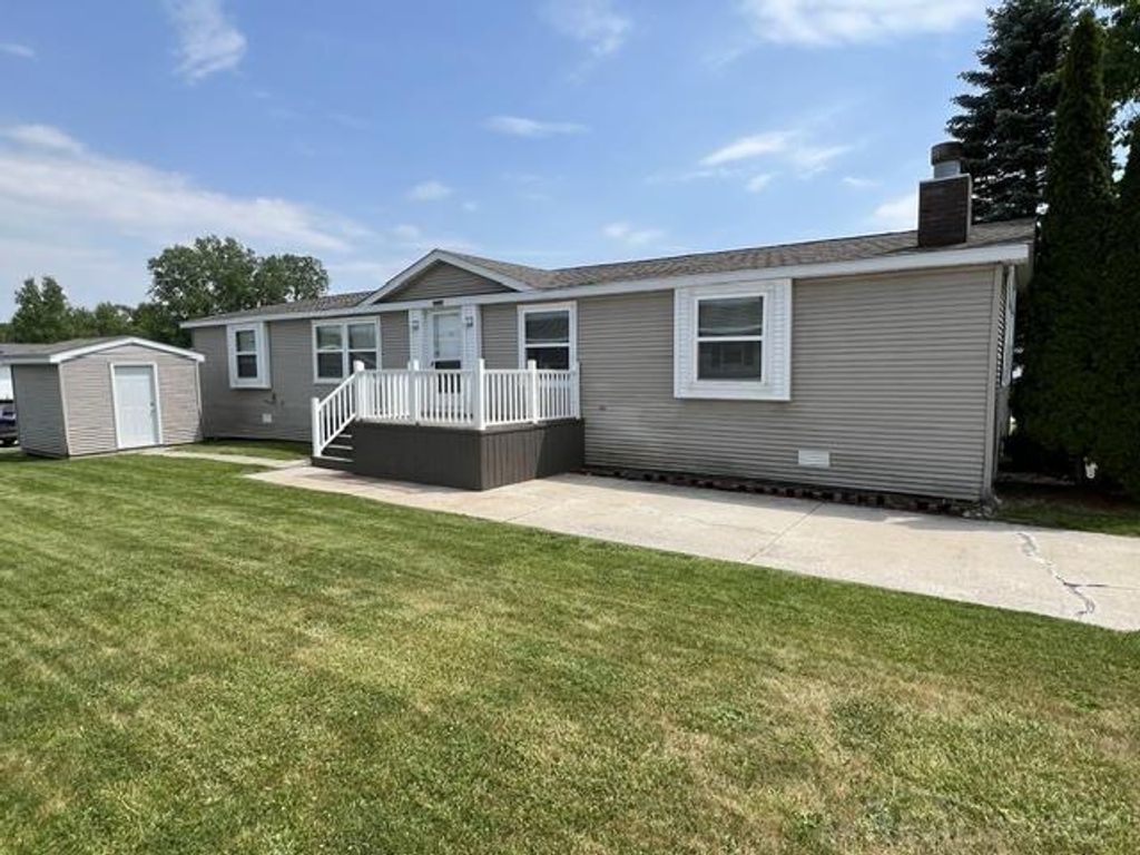 174 Meadow Ln, Port Huron charter township
