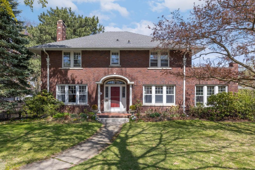 274 Kerby Rd, Grosse Pointe Farms city