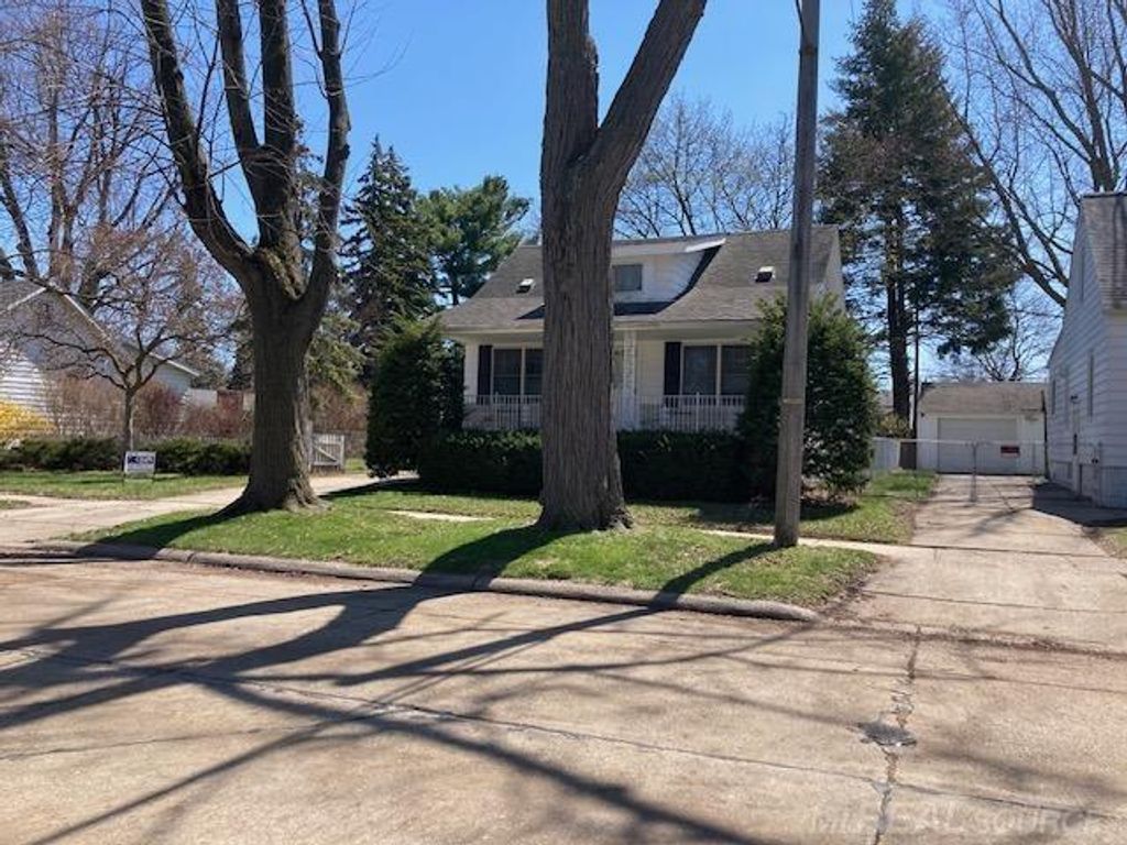 8442 Central St, Center Line city