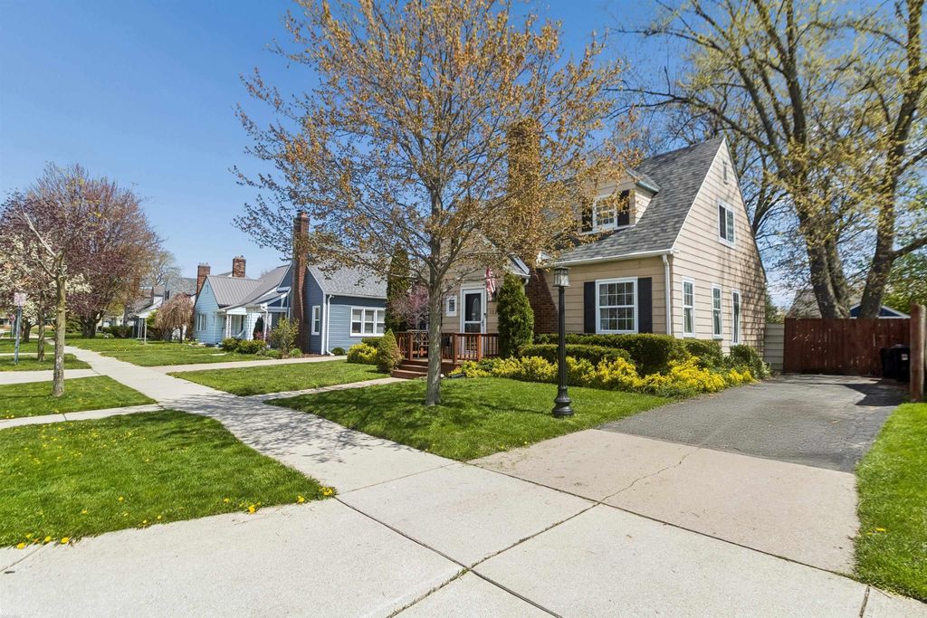 1324 22nd St, Port Huron city