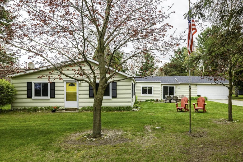 7672 Schroeder Rd, Worth township