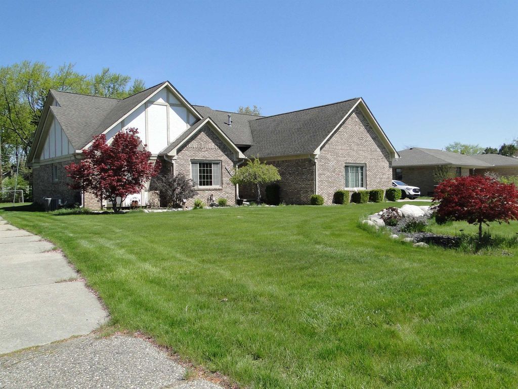 19549 Dixie Dr, Clinton charter township