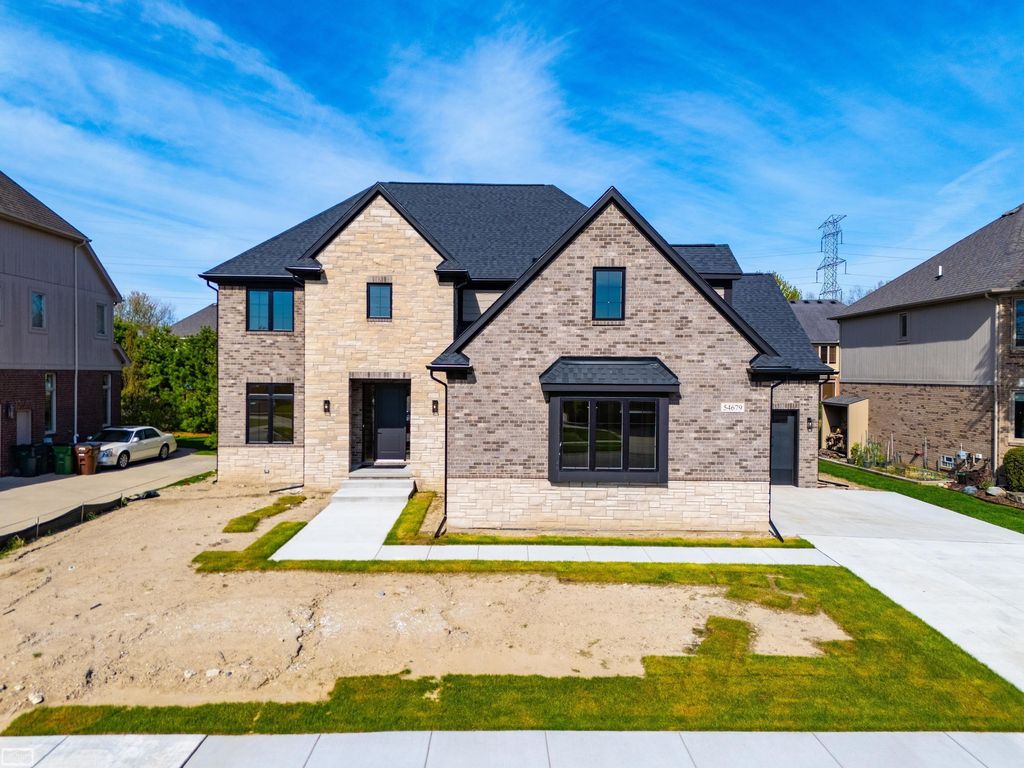 54679 White Pine Ln, Shelby charter township