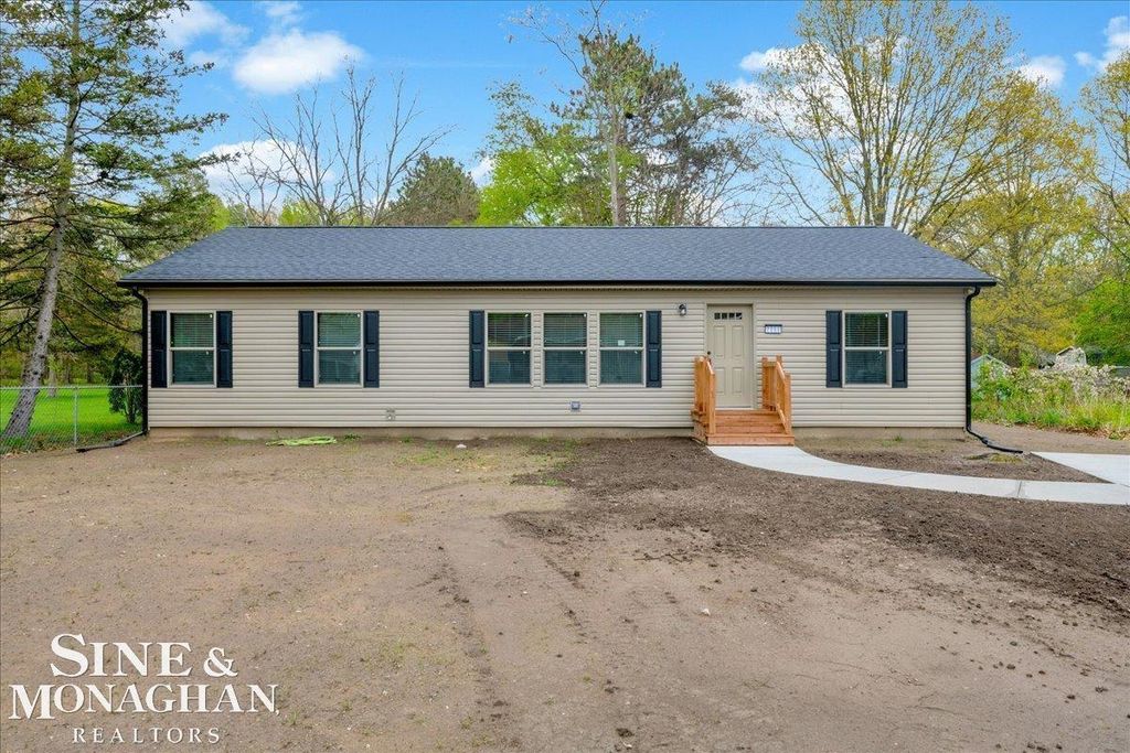 2060 Washington St, Algonac city