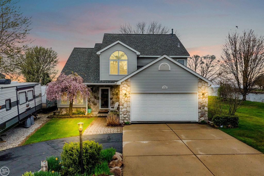 37330 Lakeshore Dr, Harrison charter township