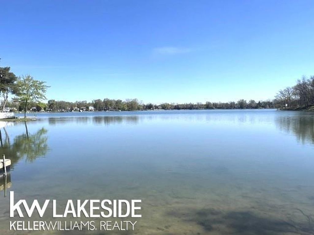 1576 Bayview St St, Lake Orion
