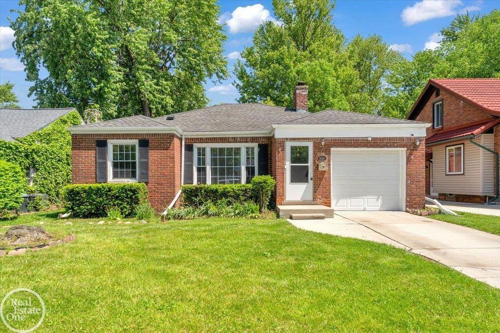 2024 Manchester Blvd, Grosse Pointe Woods city