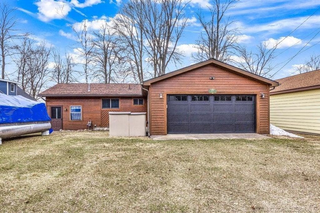 2077 Long Point Dr, Lake township