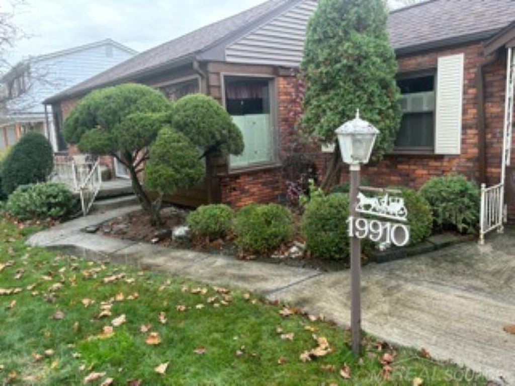 19910 Parkside St, St. Clair Shores city