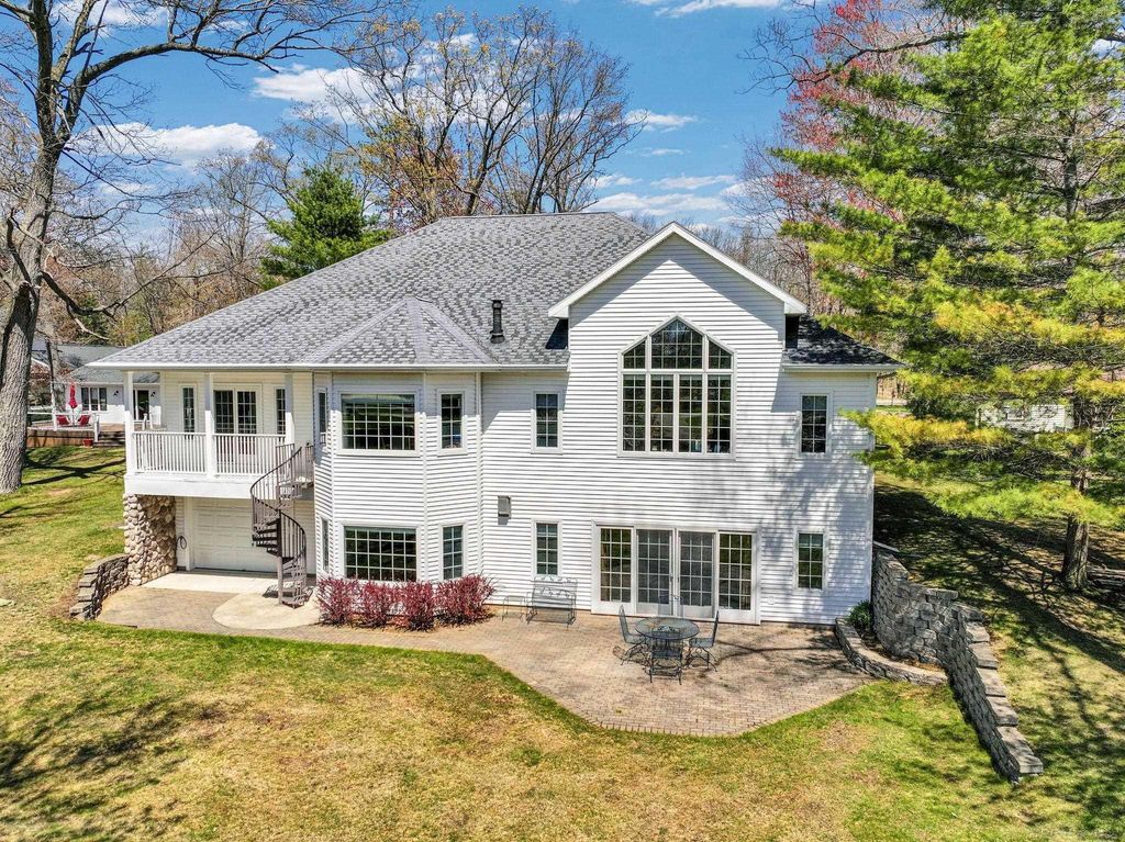 2185 E Houghton Dr, Denton township