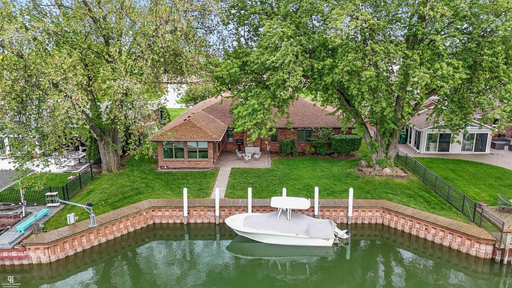41397 Clairpointe St St, Harrison charter township