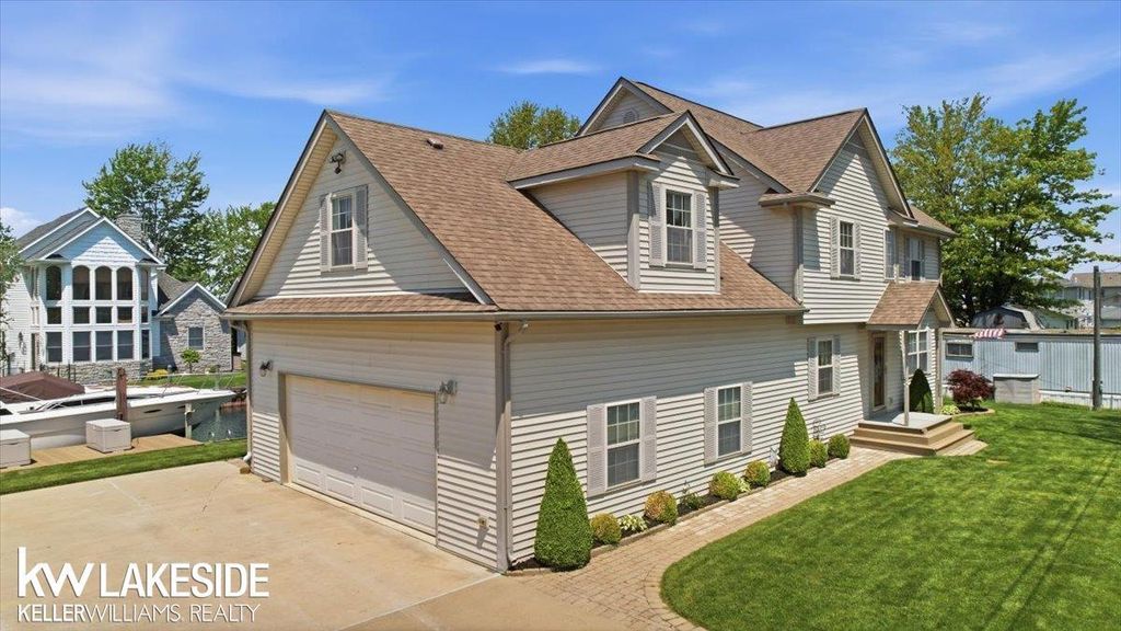7080 Sax St, Clay township
