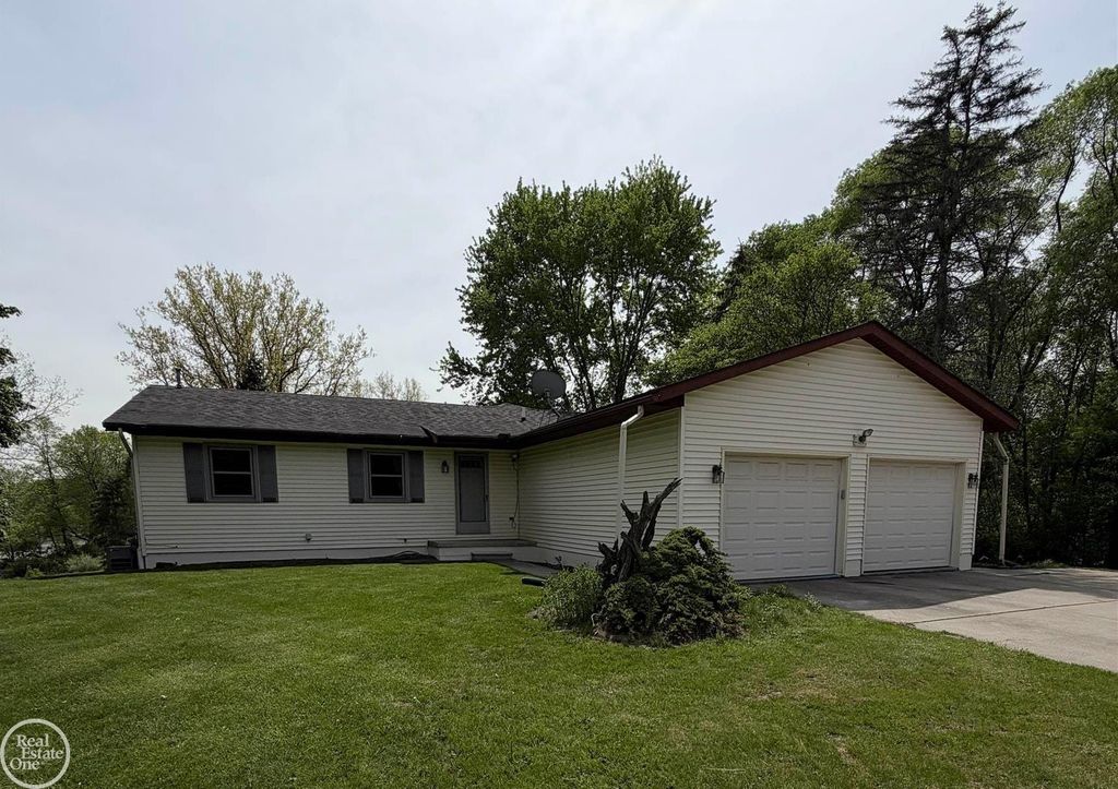 4063 N River Rd, Fort Gratiot charter township