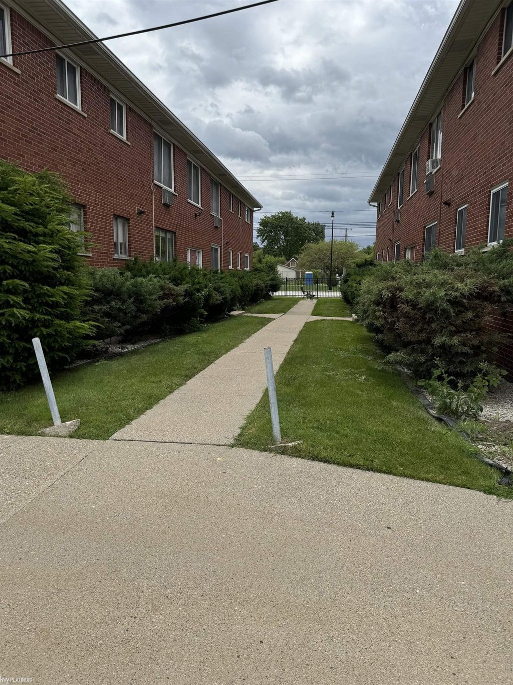 15229 E 9 Mile Rd, East Detroit