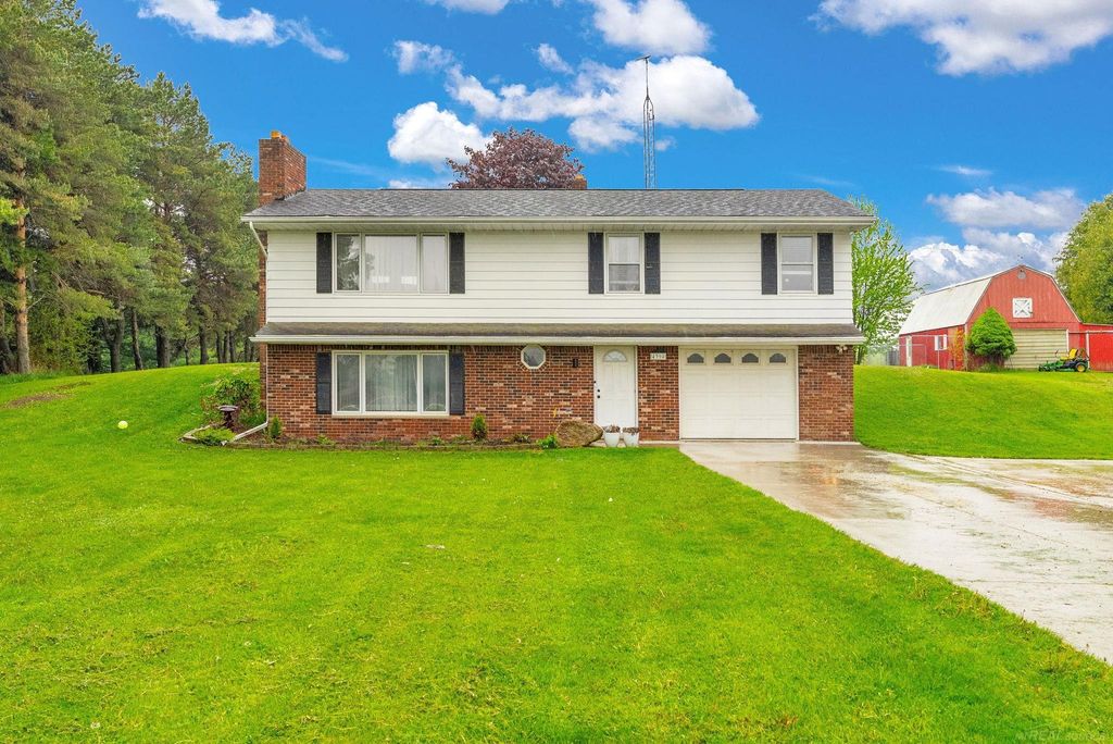 4394 Deckerville Rd, Deckerville