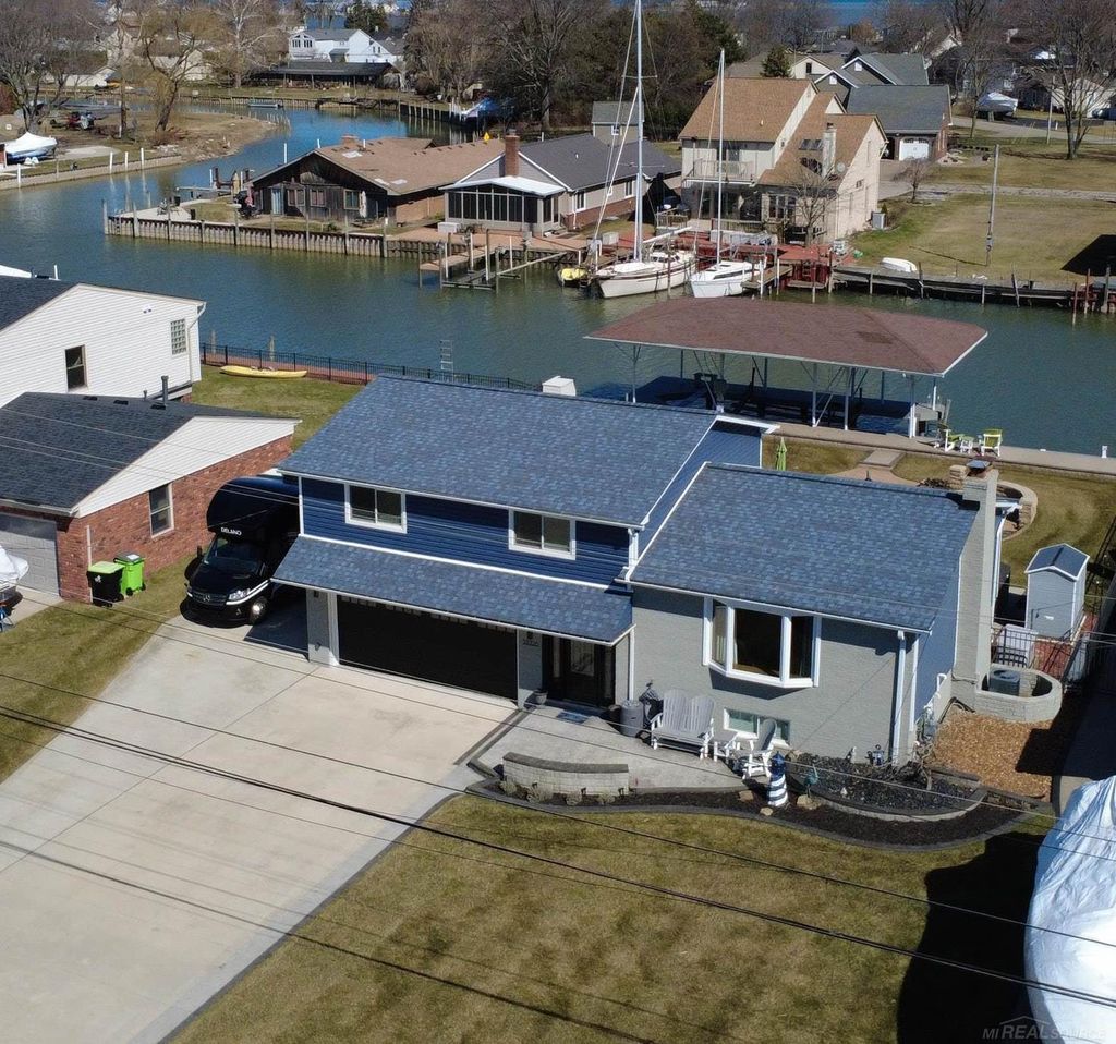 39228 Venetian Dr, Harrison charter township