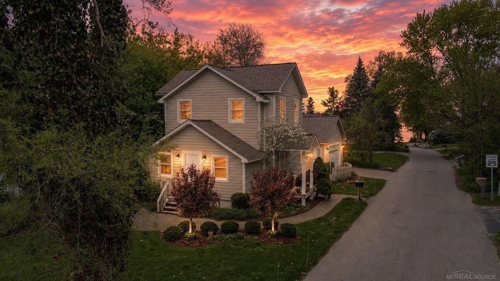 776 Heights Rd, Lake Orion