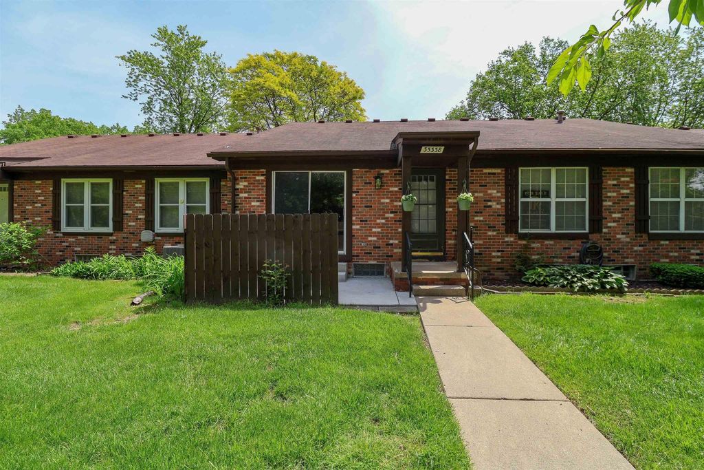 35338 Bristlecone Dr, Clinton Township