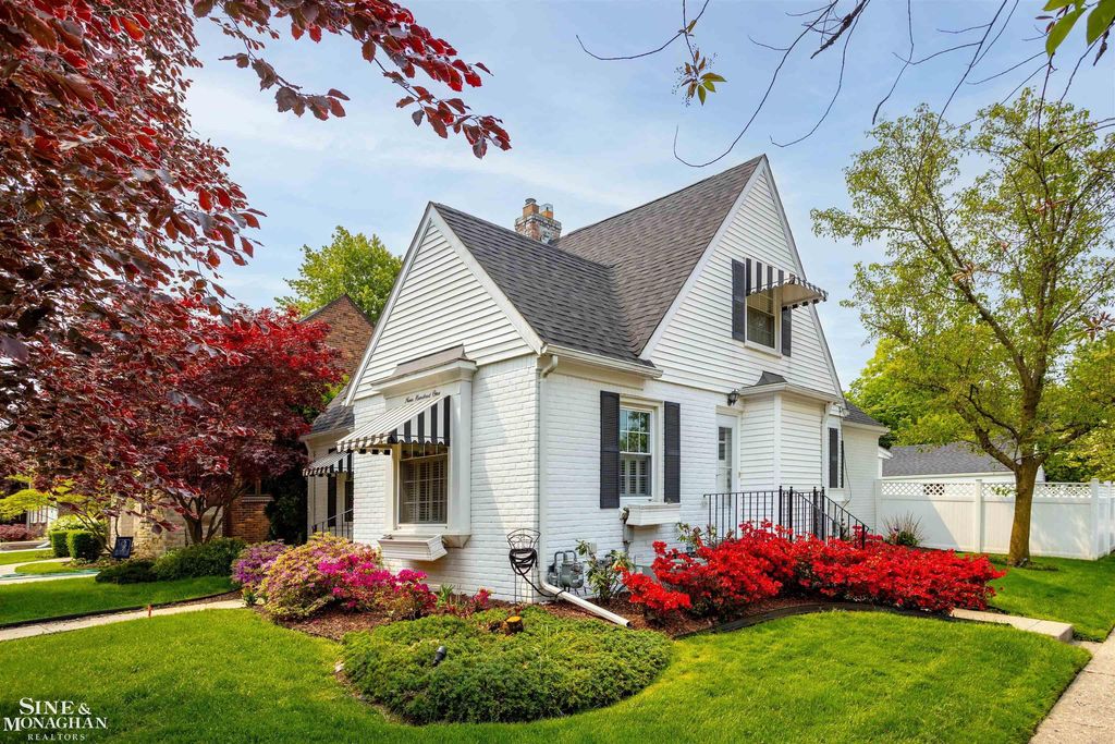 901 Lincoln Rd Rd, Grosse Pointe city