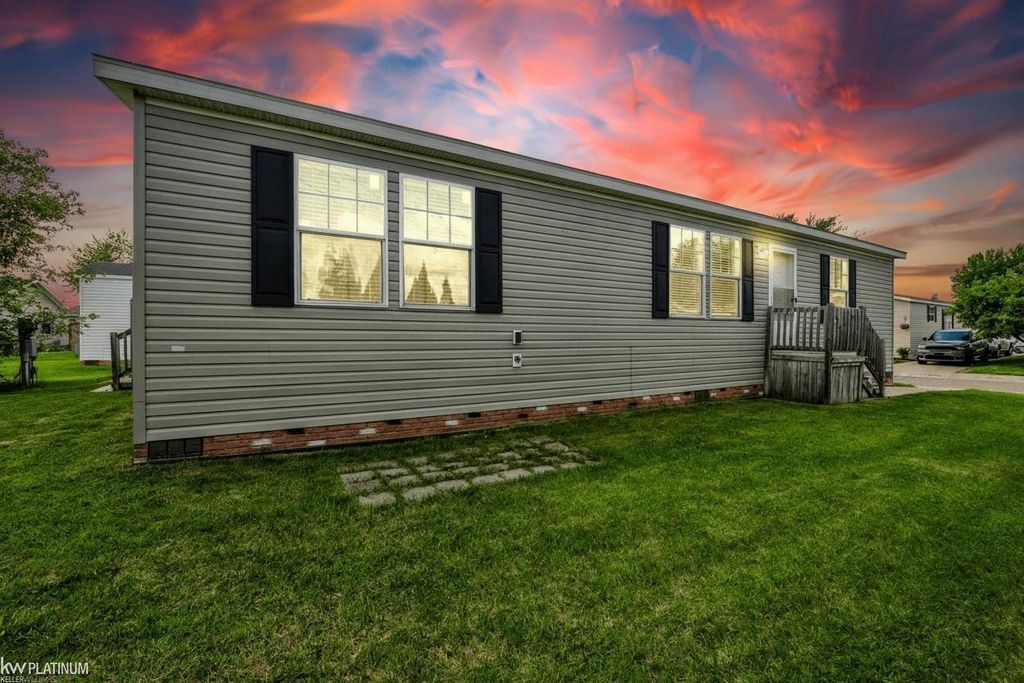 17128  Scarborough  Dr, Macomb township