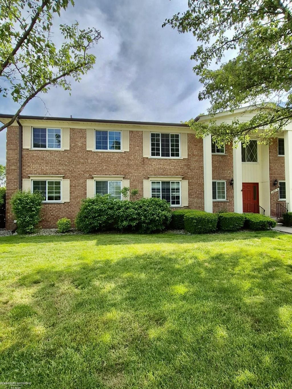 22870 E 9 Mile Rd, Saint Clair Shores