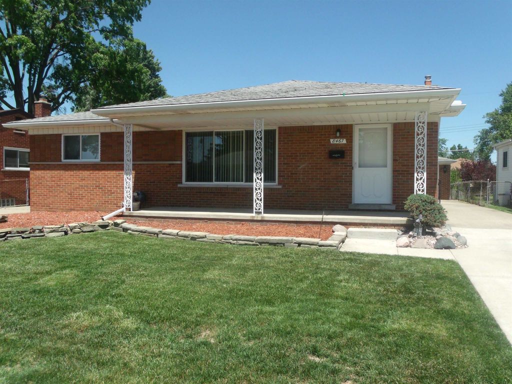 8467 Darlene St, Warren city