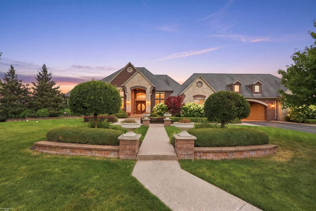 67729 Seven Lakes Ct, Washington Twp