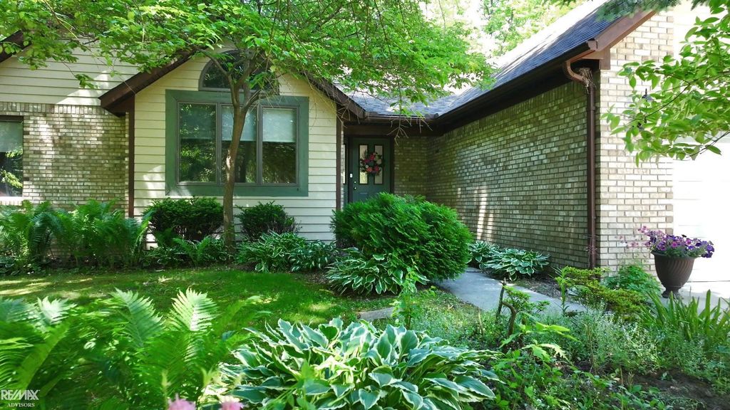 6440 Benoit Rd, Clay township