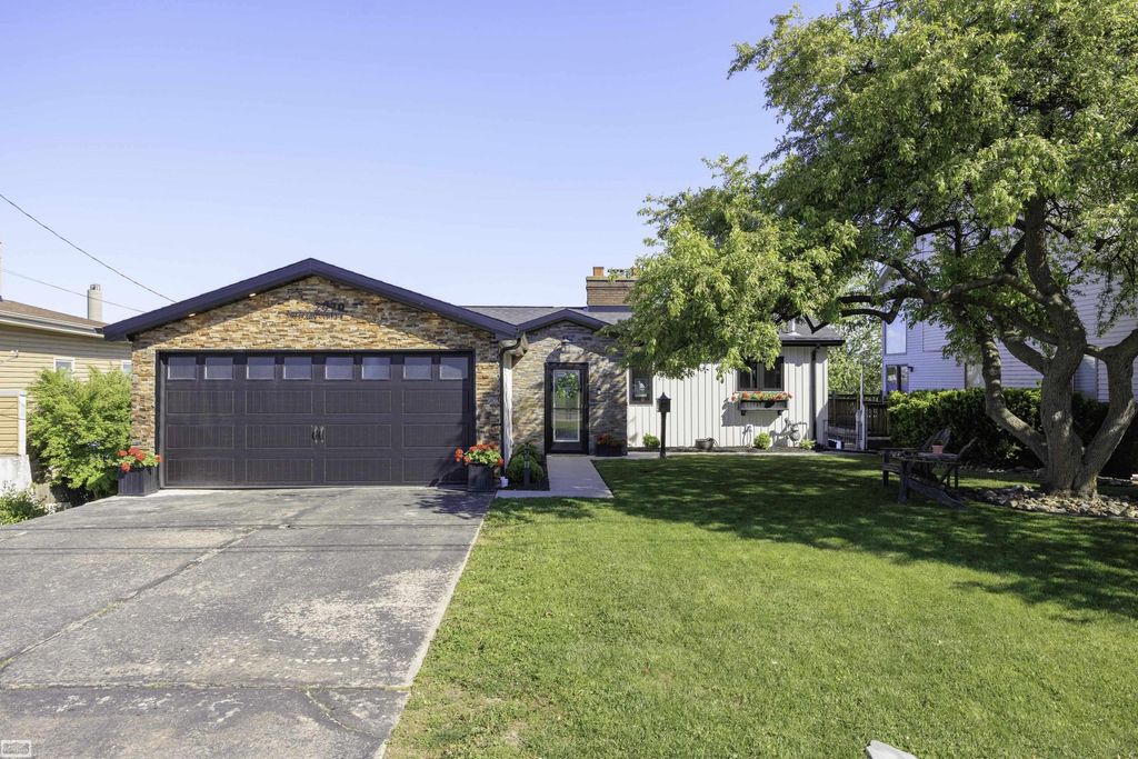 2970 Military St, Port Huron city