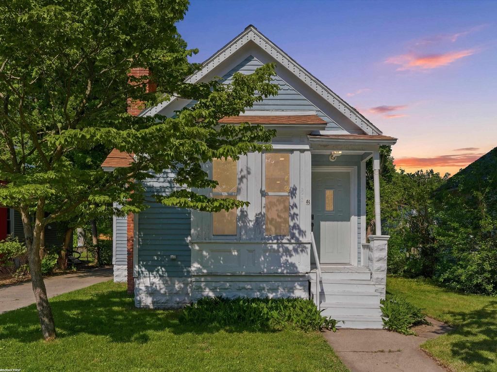 2519 Walnut St, Port Huron city