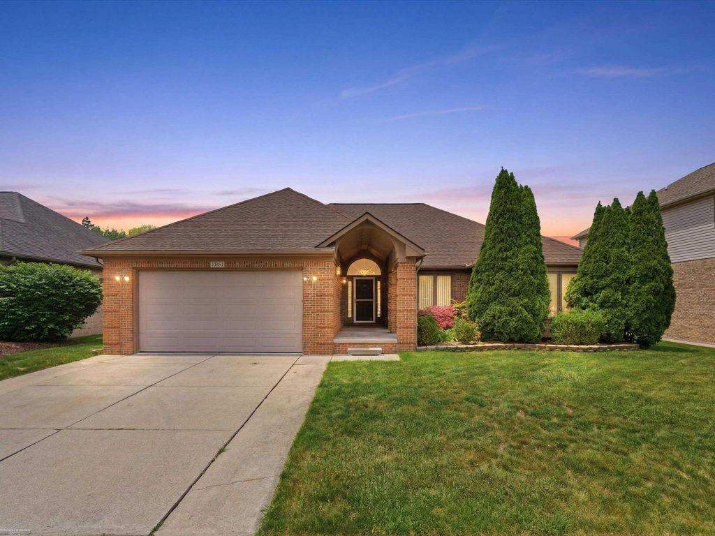 41891 Clinton Pines Dr, Clinton charter township