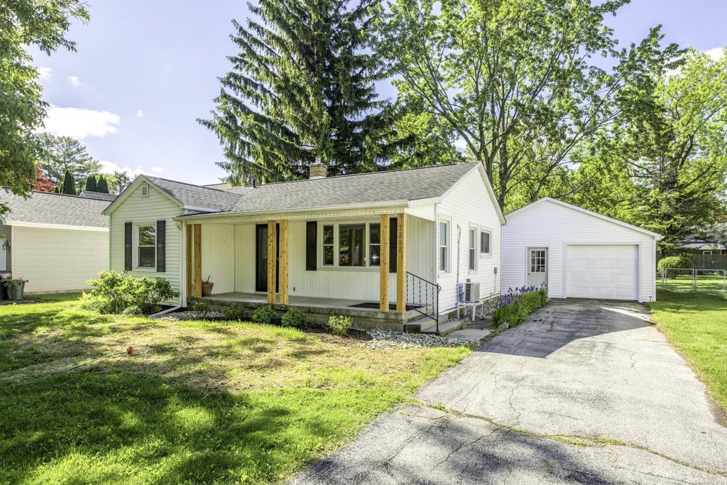 7282 Hubbard St, Lexington village