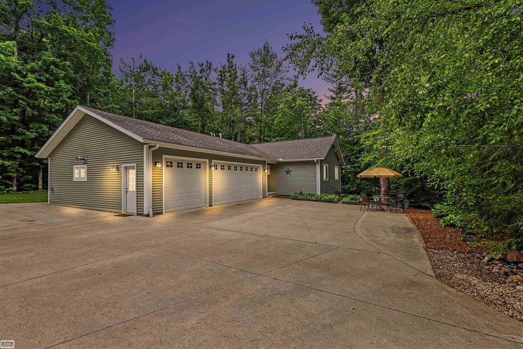 7903 Macatawa Trl, Gaylord city