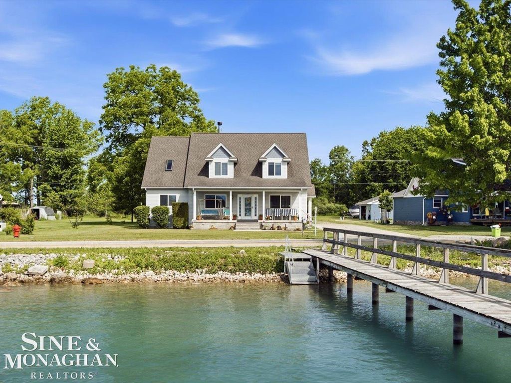 2300 S Channel Dr, Clay township