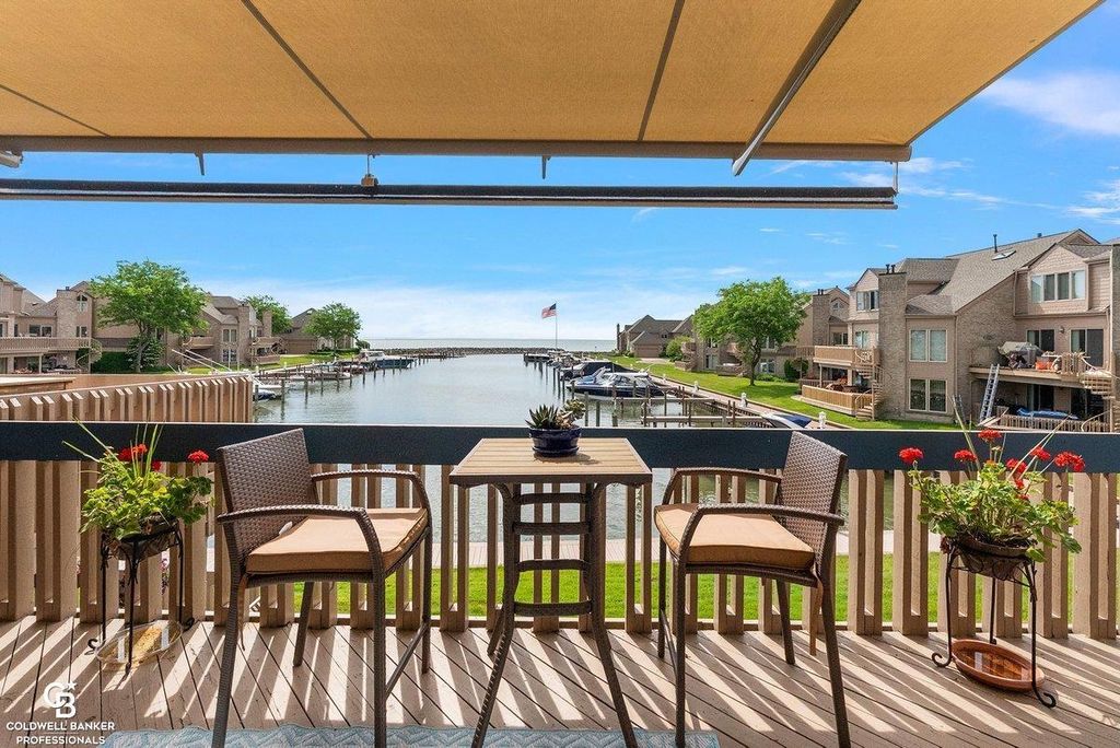 26031 Harbour Pointe Dr N Dr, Harrison Twp