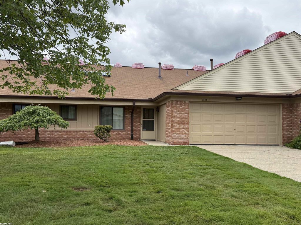 20344 Majestic Blvd, Clinton Township