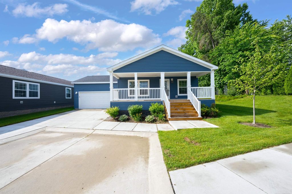 2756 Naples Ct, Lapeer township