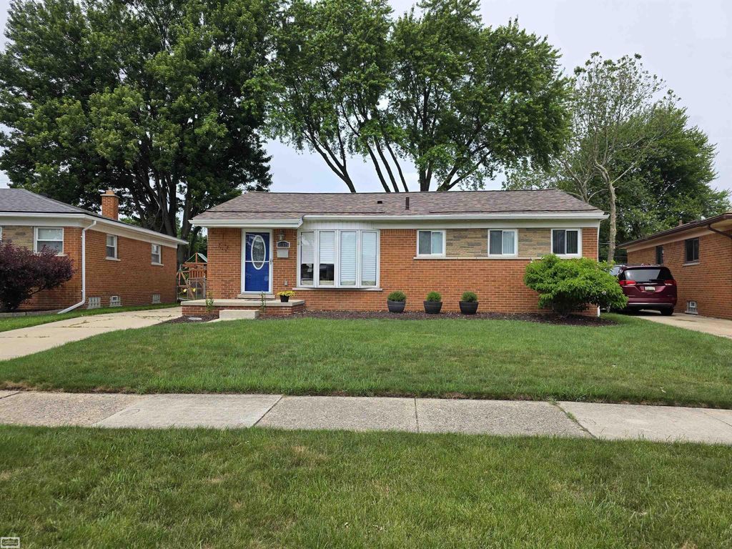 31375 W Wind Dr, Fraser city