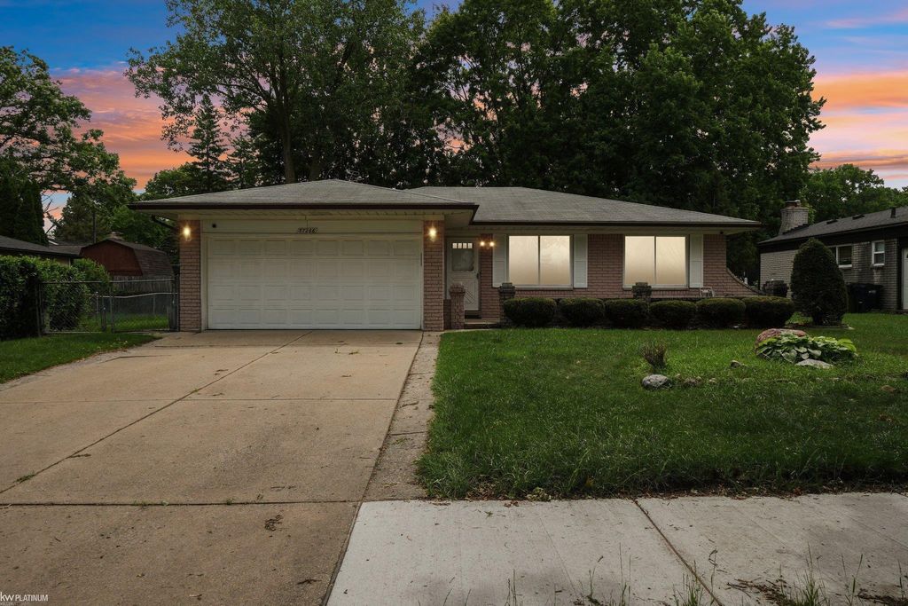37266 Tamarack Dr, Sterling Heights city