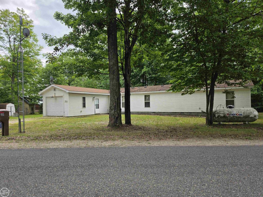 10231 Linden Ave, Carp Lake