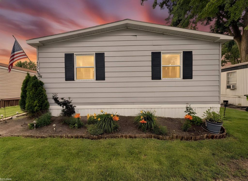 43060  Frontenac Ave, Sterling Heights city